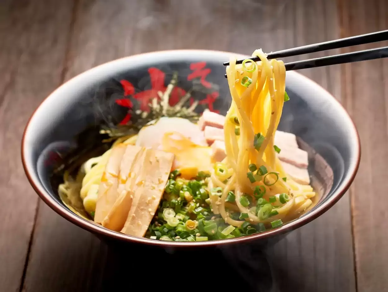 【開店情報】見逃し厳禁！2日間限定でラーメン“500円”【浜松駅前】の油そば専門店がアツい！「太っ腹すぎる」並・大・W盛り！ぜ～んぶ同じ値段♪