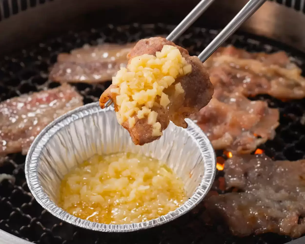 牛角さん太っ腹すぎ！？ビール190円＆290円メニュー連発の爆安祭り！「ガツンと元気チャージできる14品」「通い詰める未来しか見えない…」