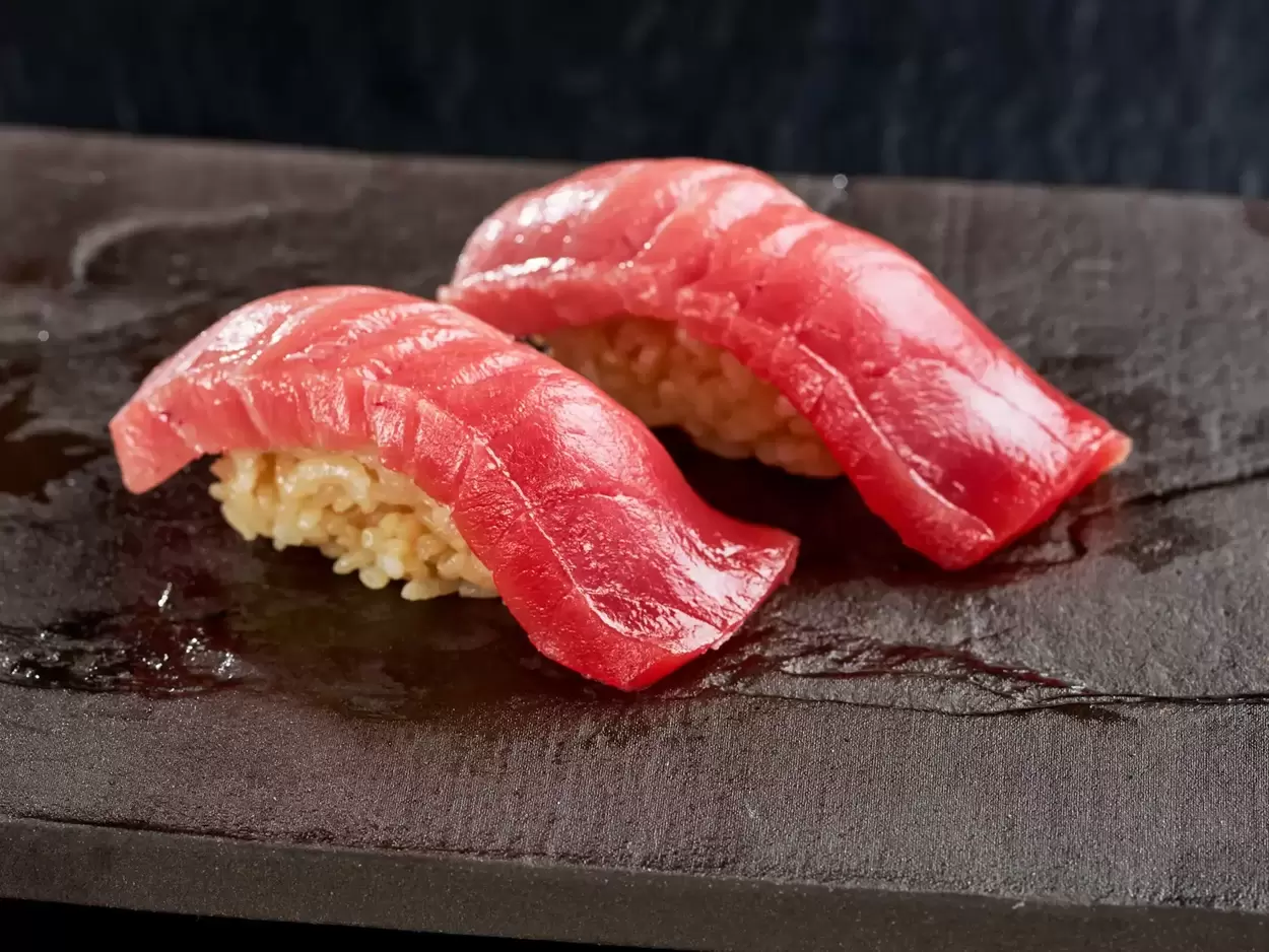 焼肉屋なのに【本まぐろ食べ放題】って何事？！寿司・刺身・ユッケ・唐揚げ「贅沢すぎて震える…！」静岡県内3店舗だけ（泣）