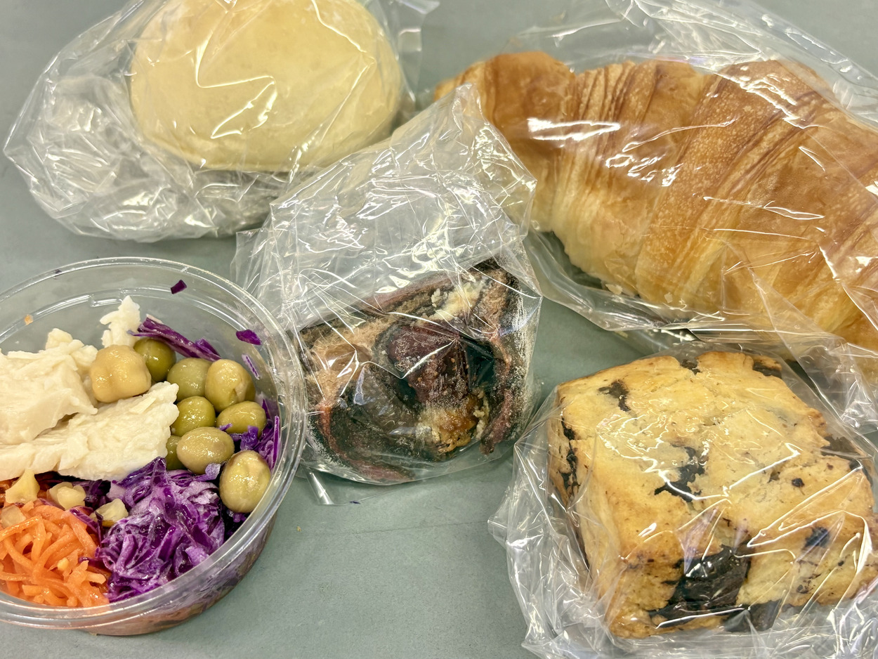 完売寸前にゲット（泣）圧倒的にお得【大人気パン屋】「驚愕！こんなに入って800円」「正直教えたくない」