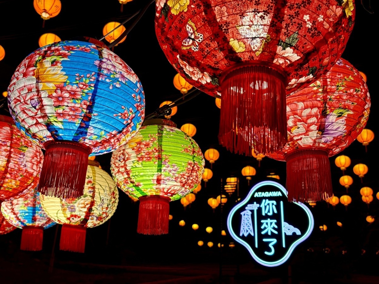 まるで台湾の九份みたいに大変身！【熱川温泉】「全長30mの絶景！提灯回廊」「屋台25店が大集結」限定の夜市を見逃さないで