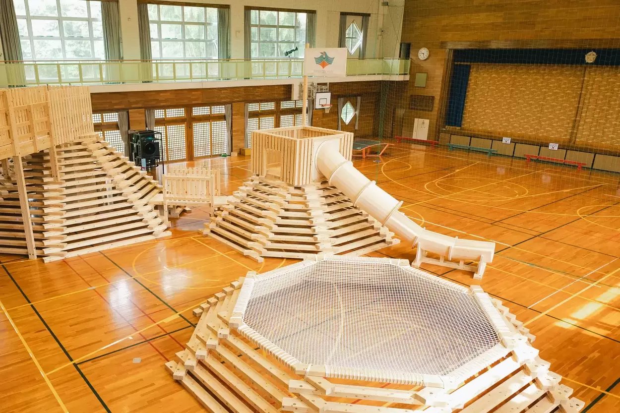 【静岡新名所】廃校が夢のアソビバに大変身!木製遊具にサッカー、絶品カフェまで!親子で1日中あそべる注目の新スポット誕生♪