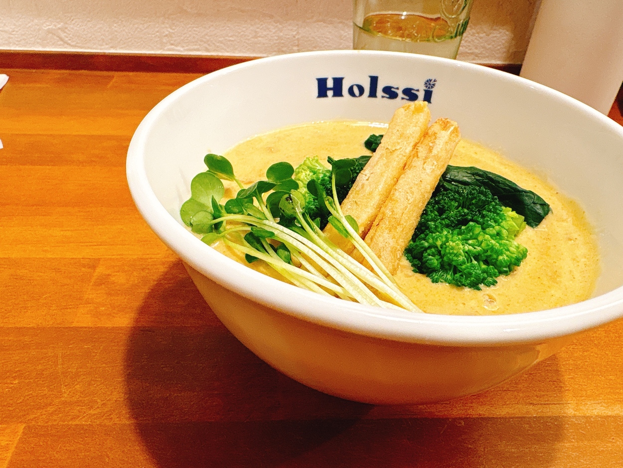 カフェと思ってスルーしたら大損（泣）【静岡】伝説の味が復活！衝撃の「真っ白カレーうどん」がウマすぎて2杯一気食い確定