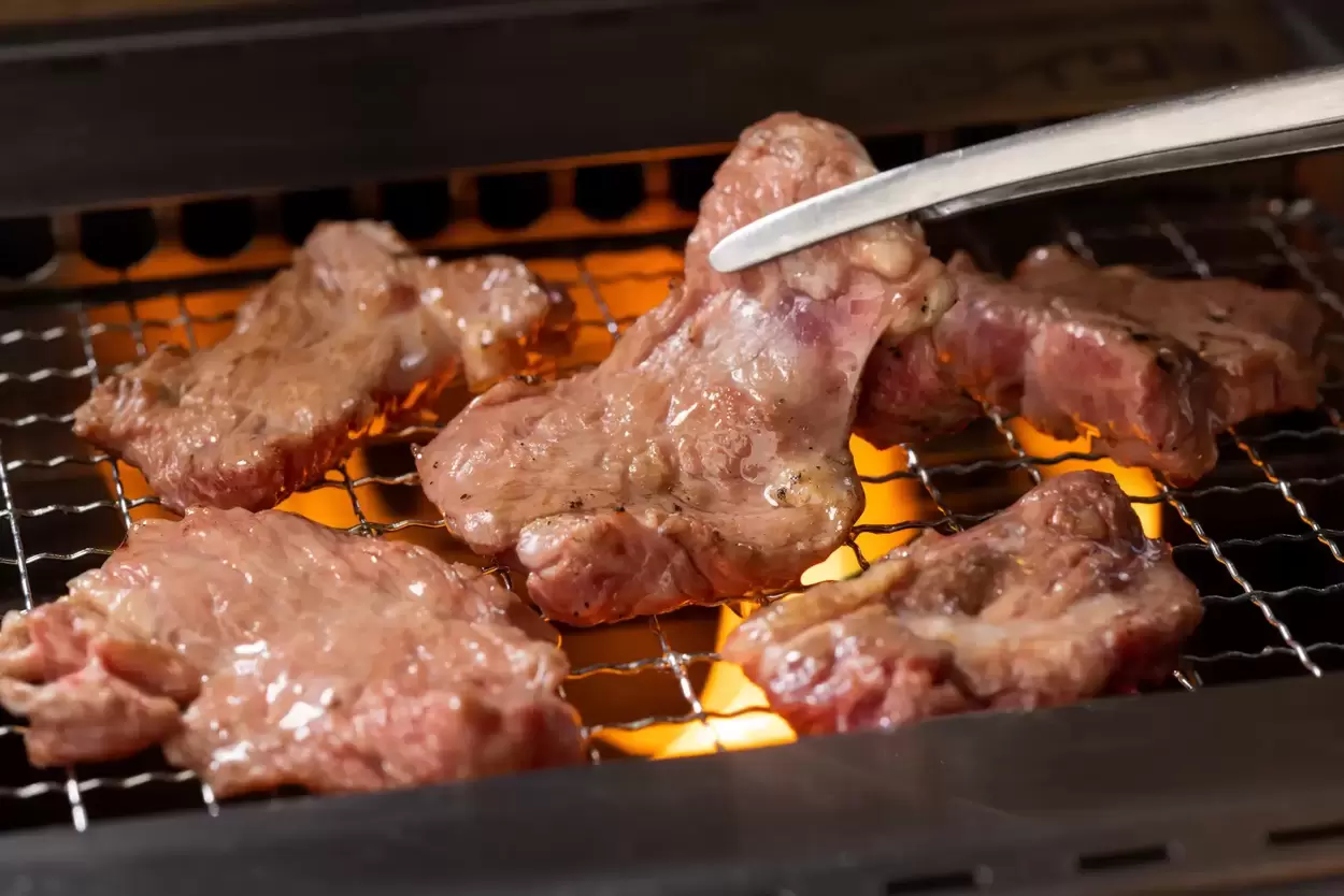 ラム肉の常識が変わる！？今しか食べられない！春限定【生ラムジンギスカン】「驚くほど柔らかくてジューシー」トリュフバターで味わう究極の背徳感