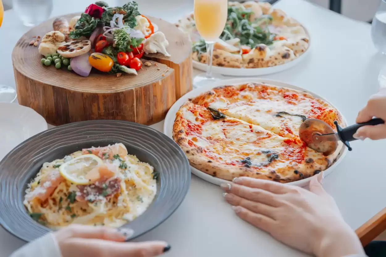 急いで予約！【GW限定】熱海の絶景イタリアン「焼きたてピザ&人気パスタもぜ～んぶ食べ放題♡」「全席オーシャンビュー」素敵すぎる休日