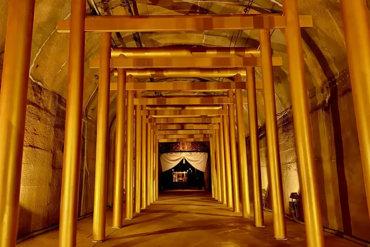 え、50本も並ぶ黄金の道！？【伊豆・土肥金山】が激変！砂金採りも