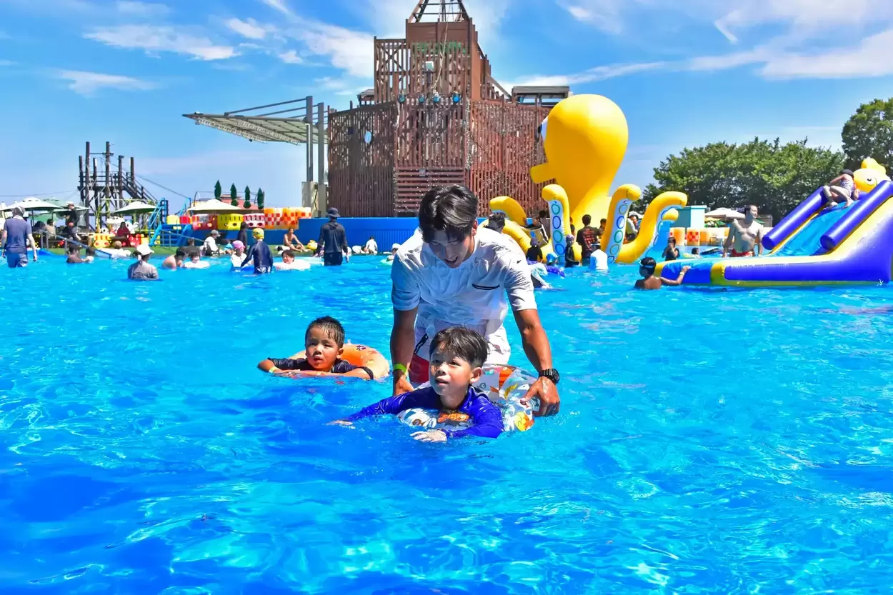 フライング夏開きッ!【伊豆ぐらんぱる公園】巨大水遊びゾーン&夜の “キラキラぷるぷる” で猛暑からエスケープ♪昼も夜も大はしゃぎ