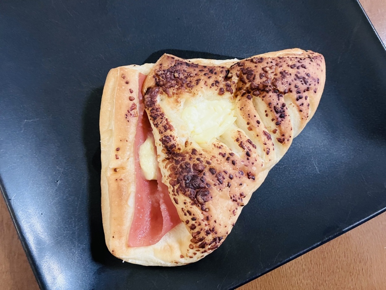 『サタプラ』プロが大絶賛！激うま【デニッシュパン2TOP】「これ本当にコンビニ！？」「パン屋さん泣かせ」実食レポ