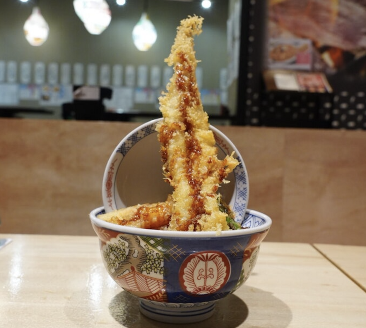 丼から天まで届く勢い！でも安い！絶対ゼロ1個足りない【究極お得ランチ】人生最大インパクト「圧巻の一本穴子」揚げたて♡仙台駅名店レポ