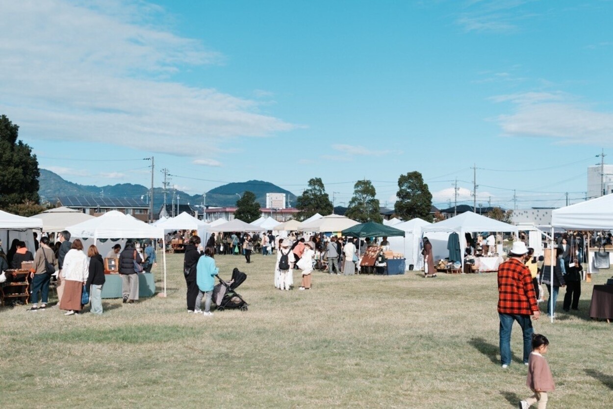 まるで北欧！かわいすぎる♡【クリスマスマーケット】“約120店”集結に1.8万人が熱狂！「花火＆イルミ」も見逃せない