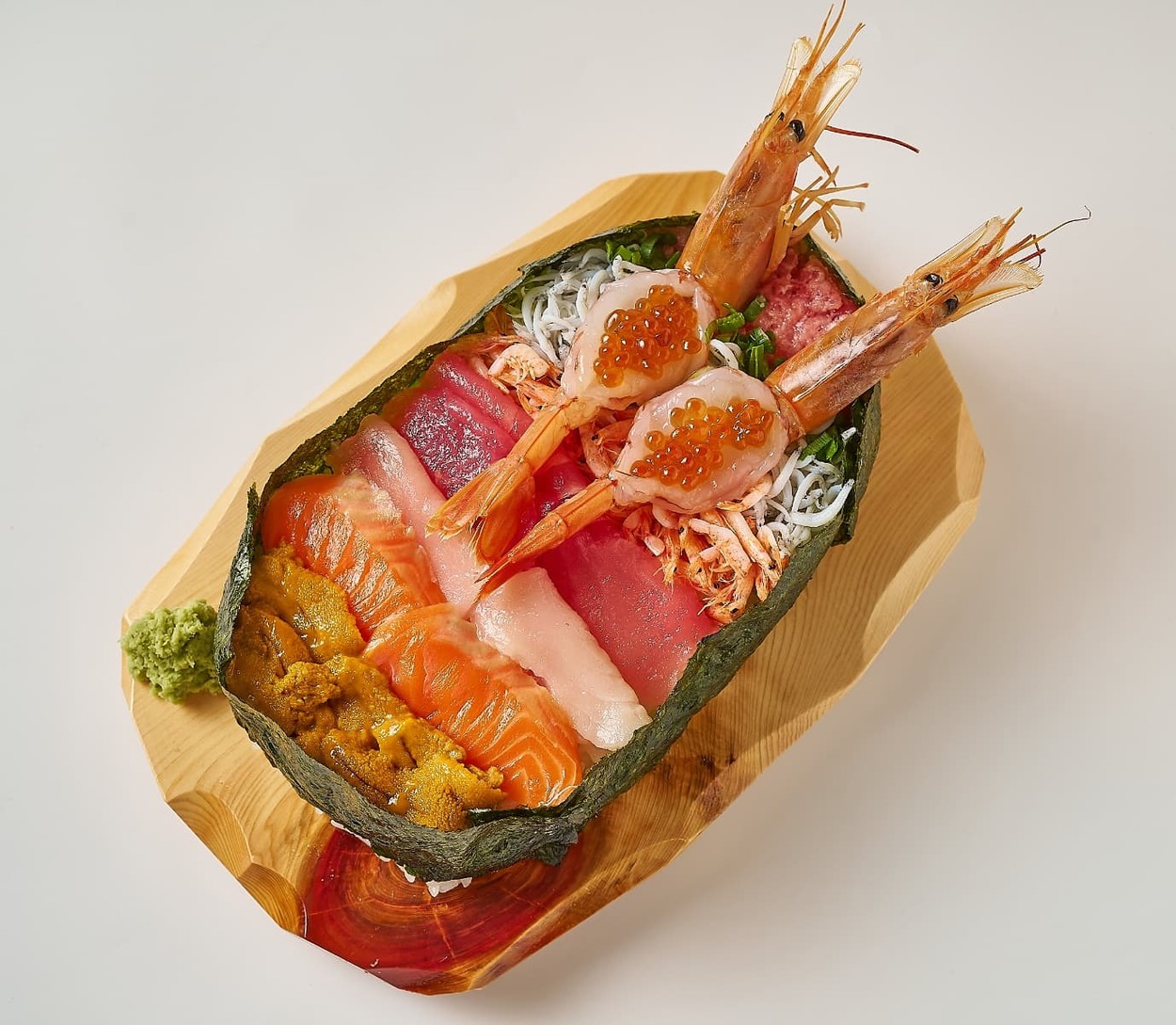 デカすぎてレベチ！20cmの「超巨大軍艦」爆誕！生しらす・金目鯛…静岡の海の幸“神”セット「ランチ限定」食べなきゃ損！