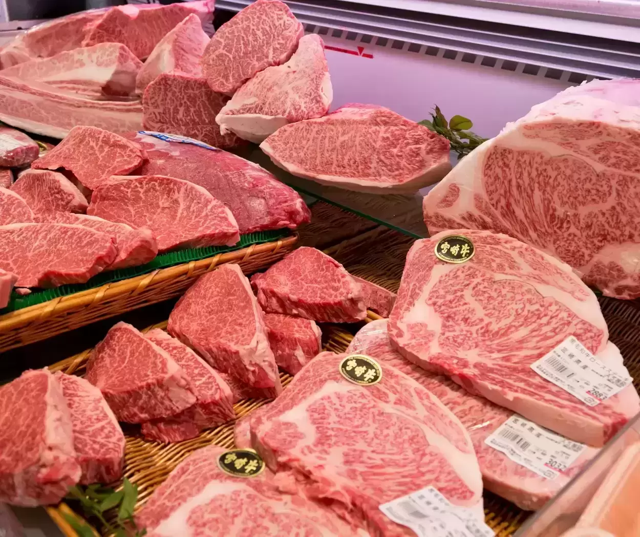 安すぎて驚愕…！和牛日本一「宮崎牛」A5ランクを売り尽くし！？【工場直売所】年末限定の激安祭りが神コスパすぎて事件