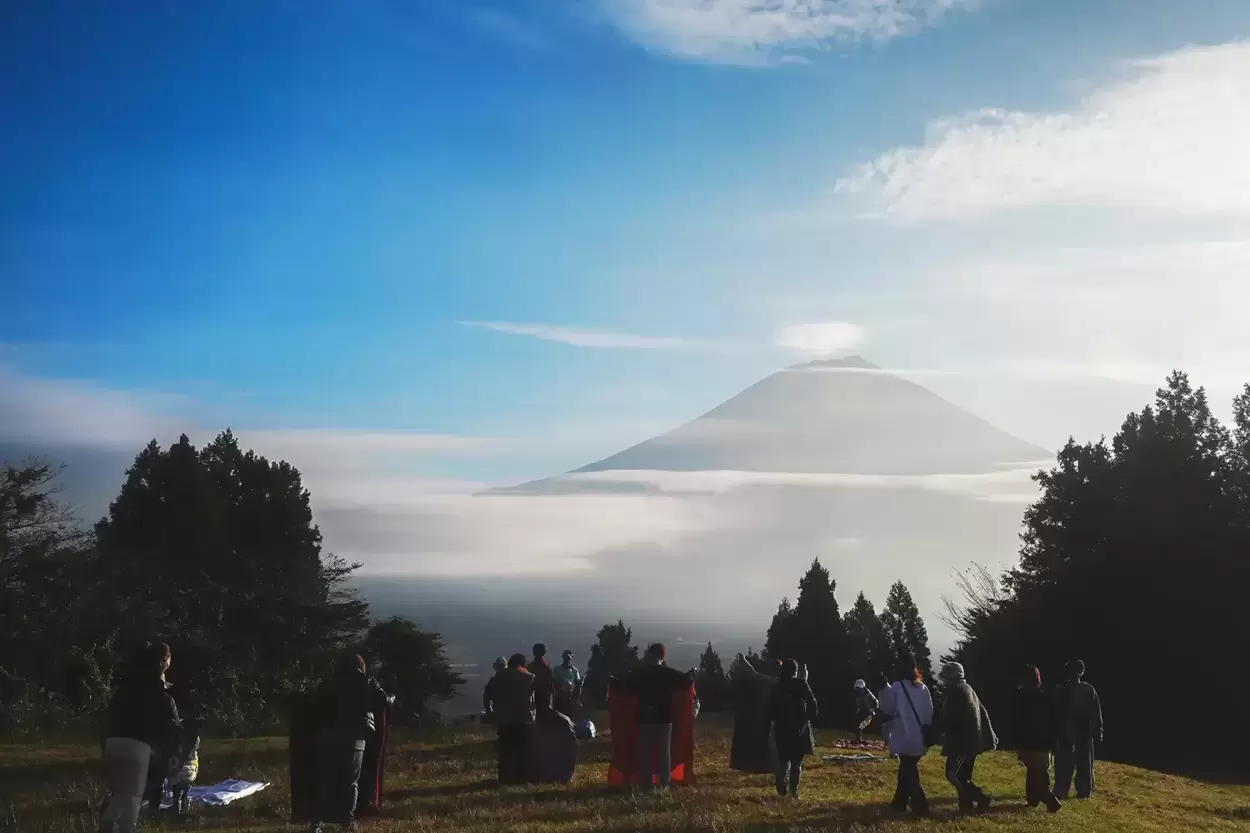 富士山麓で世界旅行!?毎年大人気の【異文化キャンプフェス】チケット販売開始!アジア屋台に仮装パレード「今から楽しみすぎる…♪」