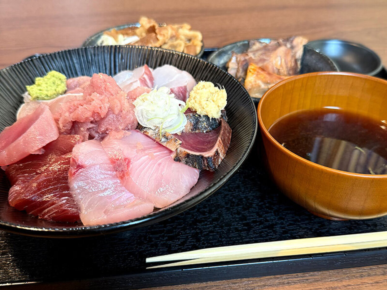 このボリュームで1500円って神?話題の【新店】「コスパ最強」「一度食べたら絶対鬼リピ確定」全制覇したい丼・定食19種