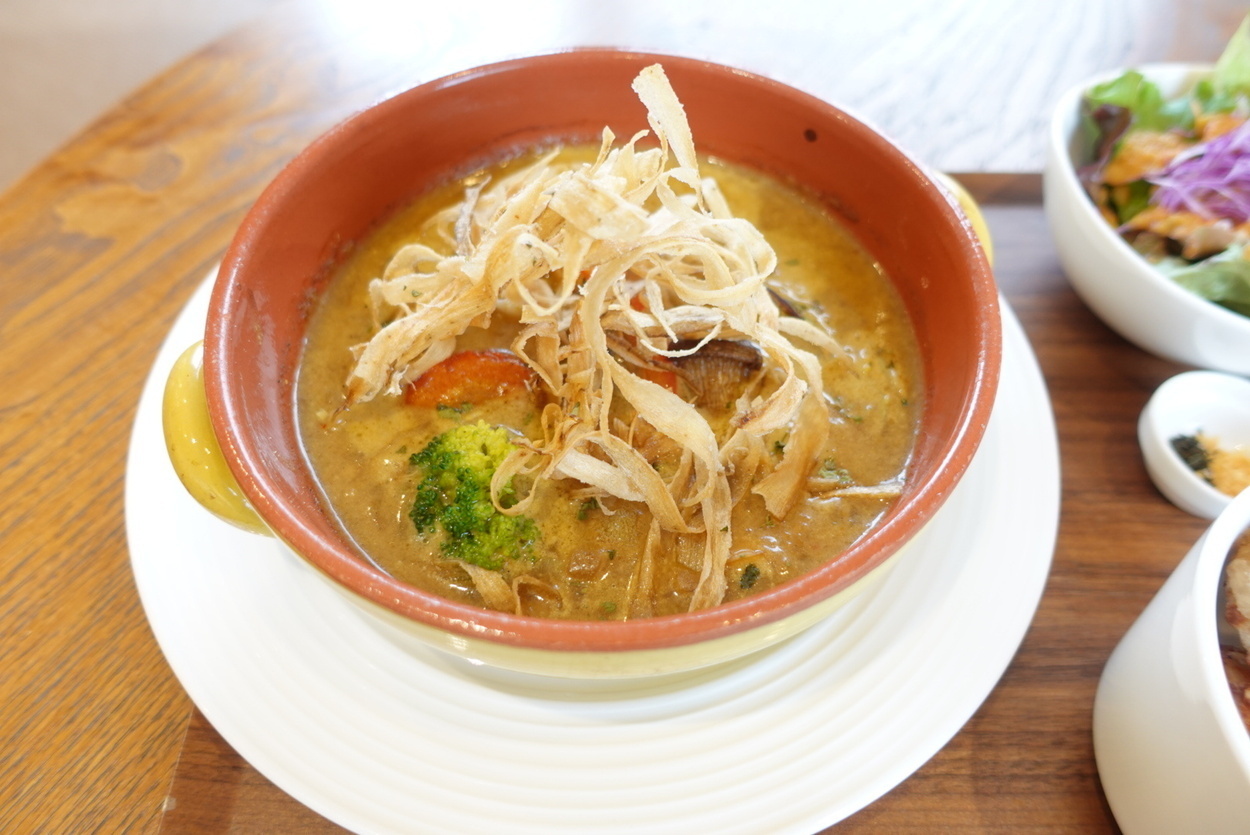 1度行ったら絶対リピ確！SNS衝撃「本当に1,000円ちょっと？」コスパ良すぎ問題【仙台カフェランチ】「爆食い！必食カレー」「子連れの神」