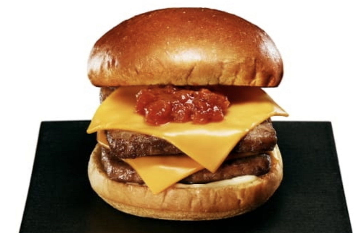 17年前、人気絶頂で消えた（泣）究極の「幻バーガー」まさかの復活【モス】全"肉好き"が歓喜の嵐「一生分食べたい」今だけ新作5連発！