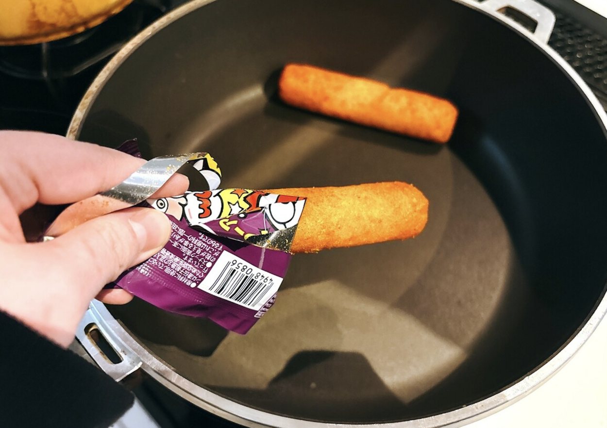 普通に食べちゃダメ！全人類試すべき【うまい棒の食べ方】狩野英孝さん迷言…じゃなく名言炸裂「もはや、おかず」「白飯のお供」奇跡の裏ワザ