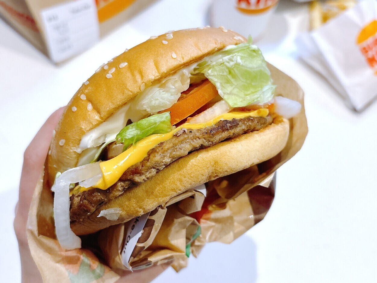 0円で全部増量！？マックから浮気確定！狩野英孝さん激推し【バーガーキング】お得すぎる裏ワザ「1人じゃ食べ切れん」「魔法の合言葉で♡」