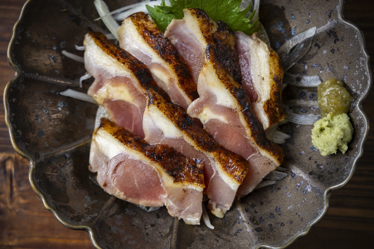 おさかなだけじゃない！【熱海新店】目の前でファイヤー！幻の地鶏や豪華海鮮炙り丼が一度に楽しめる♪「昼も夜も胃袋が足りなくなる予感…」