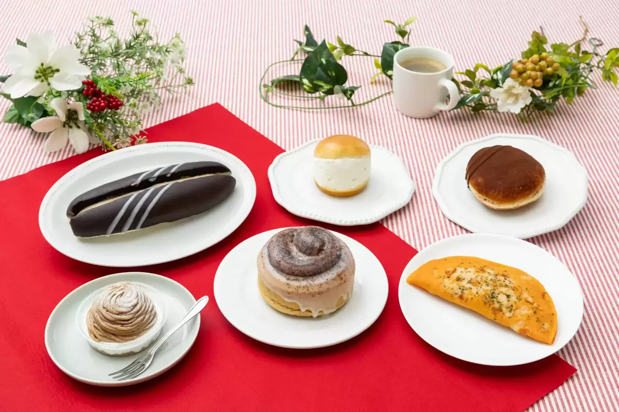 ナポリタンなの？パンなの？【セブンイレブン】でイタリアフェア♪進化系「ナポリパン」や伝説のマリトッツォなど全6種にワクワクが止まらない！