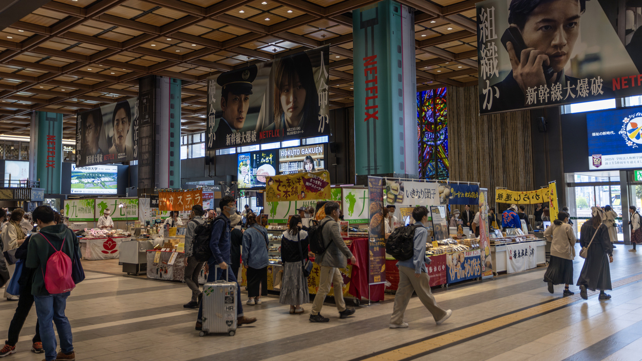 仙台駅ステンドグラス前.jpg