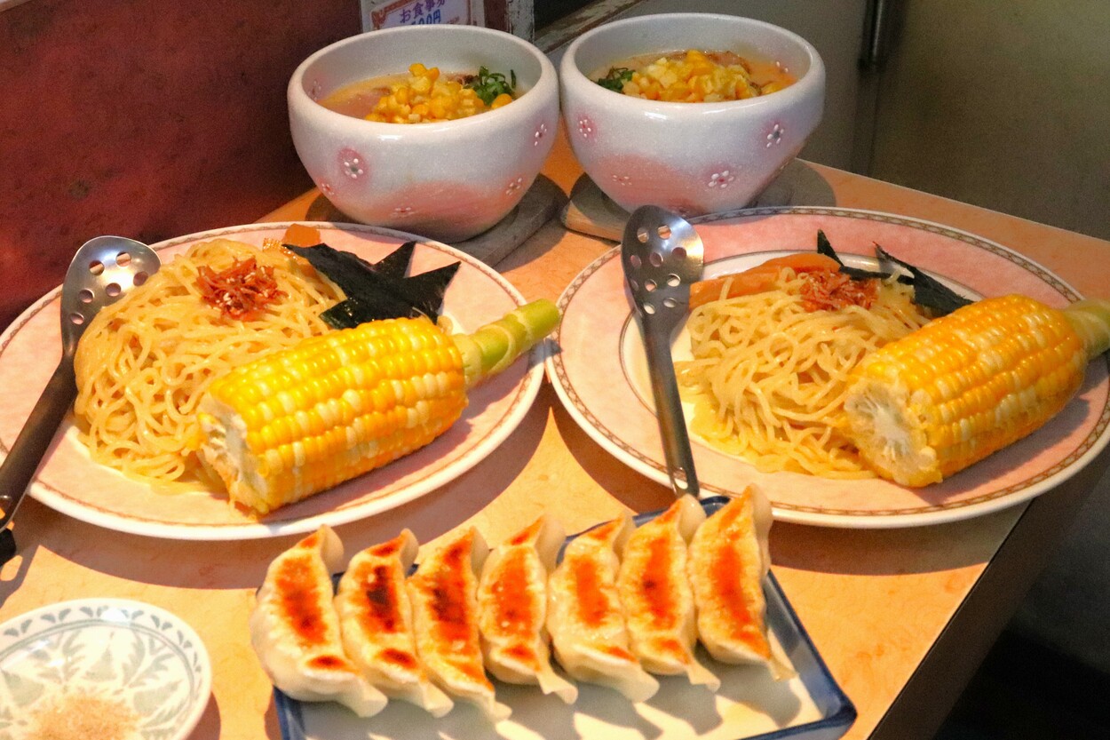 昼前から行列で満車（泣）【森町の人気店】夏限定"甘々娘"マシマシつけ麺が激ウマすぎて感動！「におわない餃子」も絶品