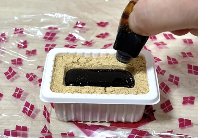 不正解！普通に液体かけないで【山梨名物・信玄餅】まさかの狩野英孝流「最強の食べ方」唐揚げかよ！粉もムダ無し！今までソンしてた