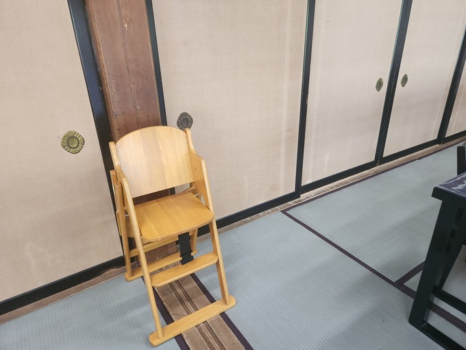 56 子どもイス.jpg
