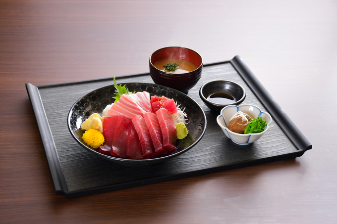 南まぐろ贅沢丼.jpg