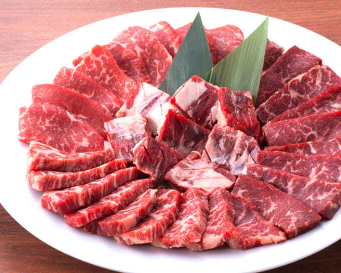 え、焼肉食べ放題が10%引き！？【牛角】さん最高「大皿盛りも希少カルビも飲み放題も」使わにゃ損！お得すぎる"今だけ"クーポン3連発