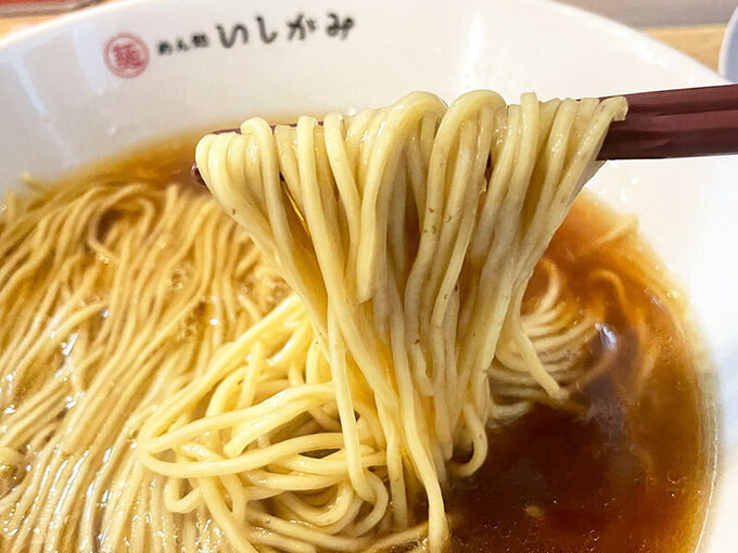 美しい…！しなやかな麺線に「うっとり♡」駿河シャモを使った鶏そばが絶品のラーメン店【めん処いしがみ】