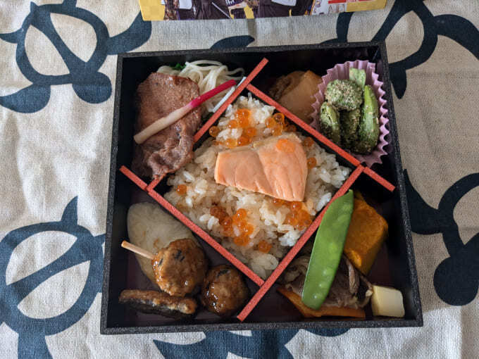 伊達武将隊弁当 (4).jpg