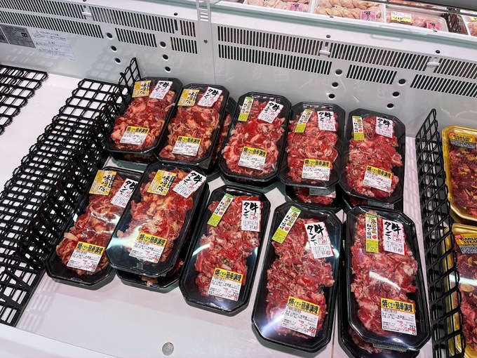 ロピア味付け肉コーナー.jpg