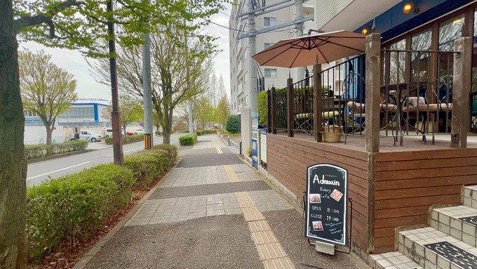 歩道×店舗.jpg