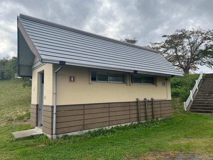 長沼フートピア アスレチック内トイレ.jpg