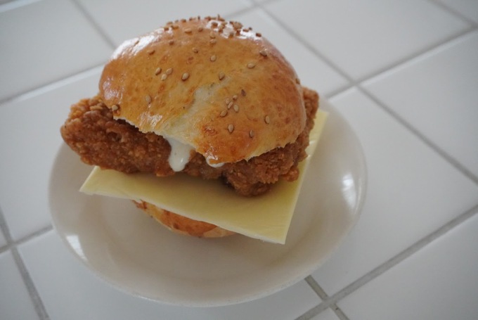 ロピアチキンをバーガーに.JPG
