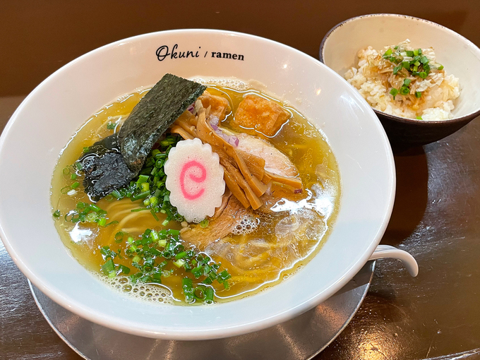 【おくに/らーめん】「行くたびに美味しくなってる…！」進化が止まらない絶品あご出汁中華そば