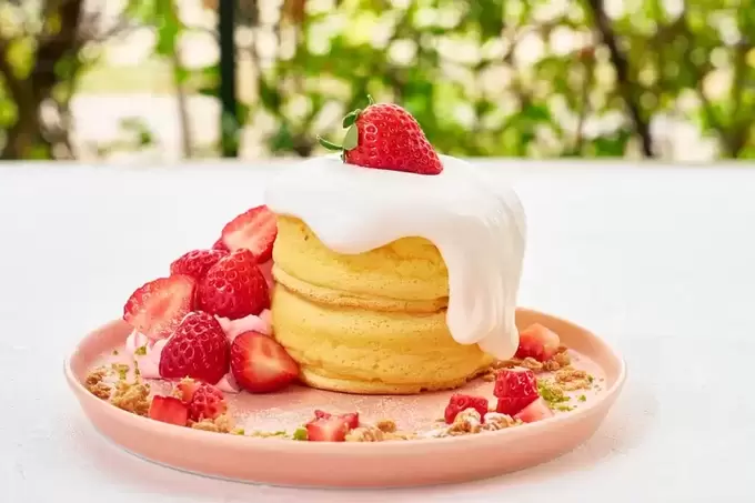 いちごショートのパンケーキ.webp