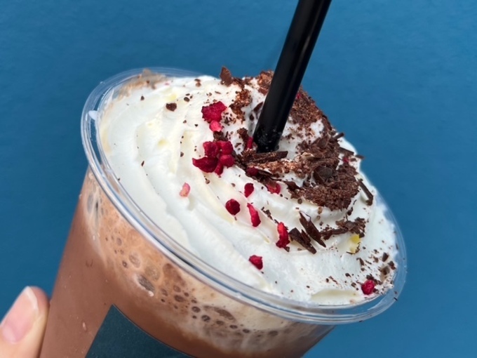 圧倒的チョコ感でスタバ超え！さっすが【専門店】レベル高！“超上質