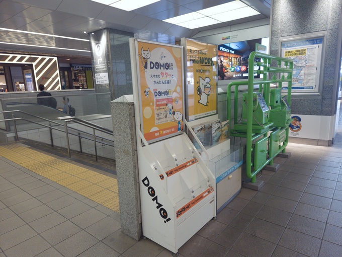 公衆電話 階段のところに.dng