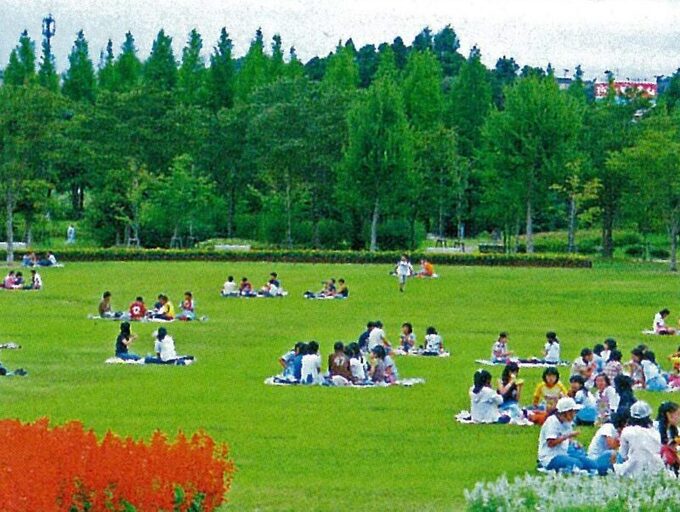 七北田公園芝生広場.jpg