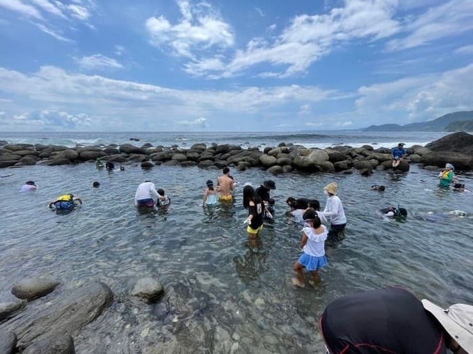 磯遊び！つかみ捕り！駅チカビーチに海上花火…今、東伊豆がアツい！【熱川・稲取】の海水浴場＆花火大会情報まとめ
