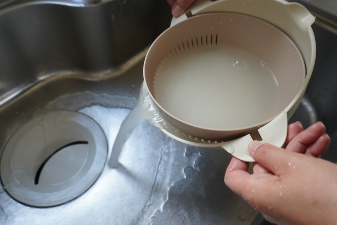 スリコざる水捨て１.JPG
