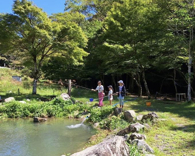 【森町】釣って食べて!「釣りたては鮮度が違う」子どもから大人まで大満足の釣り堀【やまめの里】