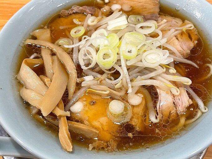 ウソ、こんなに！？チャーシュー5枚は参った…（嬉）【麺屋燕】静岡パルコ地下道に登場【昭和豚中華そば】懐かしさがトリコになる味