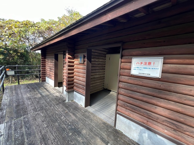 大亀山 アスレチック入口トイレ.jpg