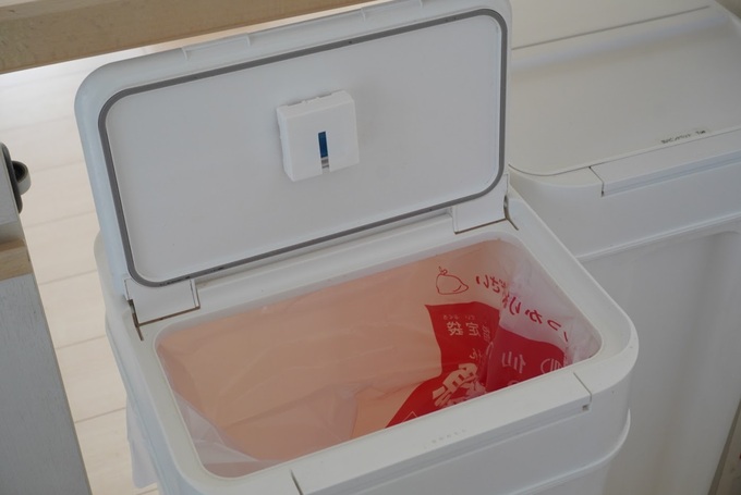 ダイソーゴミ箱消臭使用.JPG