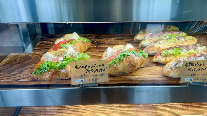 生ハムカマンベールのクロワッサンサンド店内.jpg