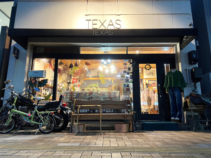 【テキサス】衣料品店でワインを飲める!?不思議なワインスタンド!