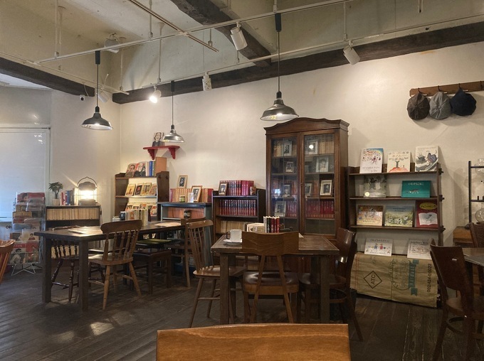 青山文庫 店内の様子.jpg